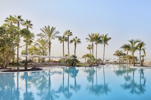 3 outdoor pools, pool umbrellas, sun loungers - Tivoli la Caleta Resort (Adeje)