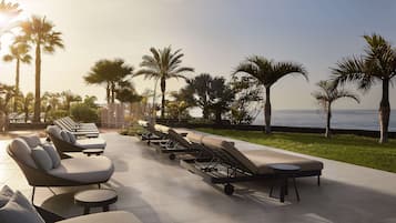 3 outdoor pools, pool umbrellas, sun loungers