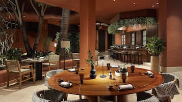 4 restaurants; breakfast, lunch, and dinner served