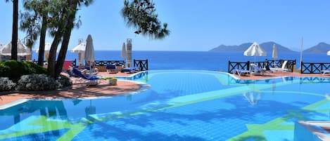 Seasonal outdoor pool, open 9:00 AM to 6:00 PM, free pool cabanas