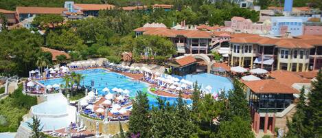 Seasonal outdoor pool, open 9:00 AM to 6:00 PM, free pool cabanas