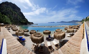 Private beach, sun loungers, beach umbrellas, beach towels - Liberty Lykia (Fethiye)