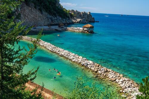 Spiaggia privata, lettini da mare, ombrelloni, teli da spiaggia