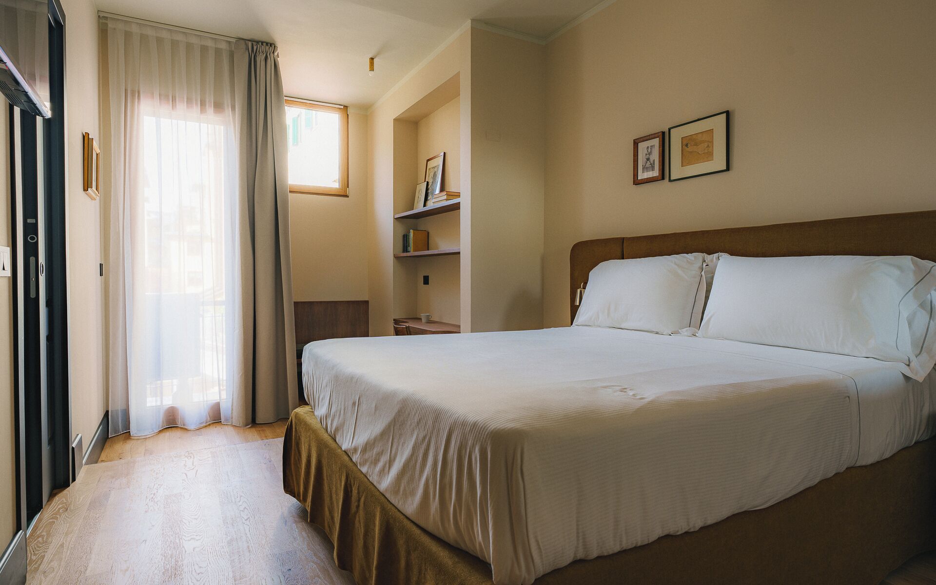 dependance via alamanni 21 matrimoniale | 1 bedroom, minibar, in-room safe, individually furnished