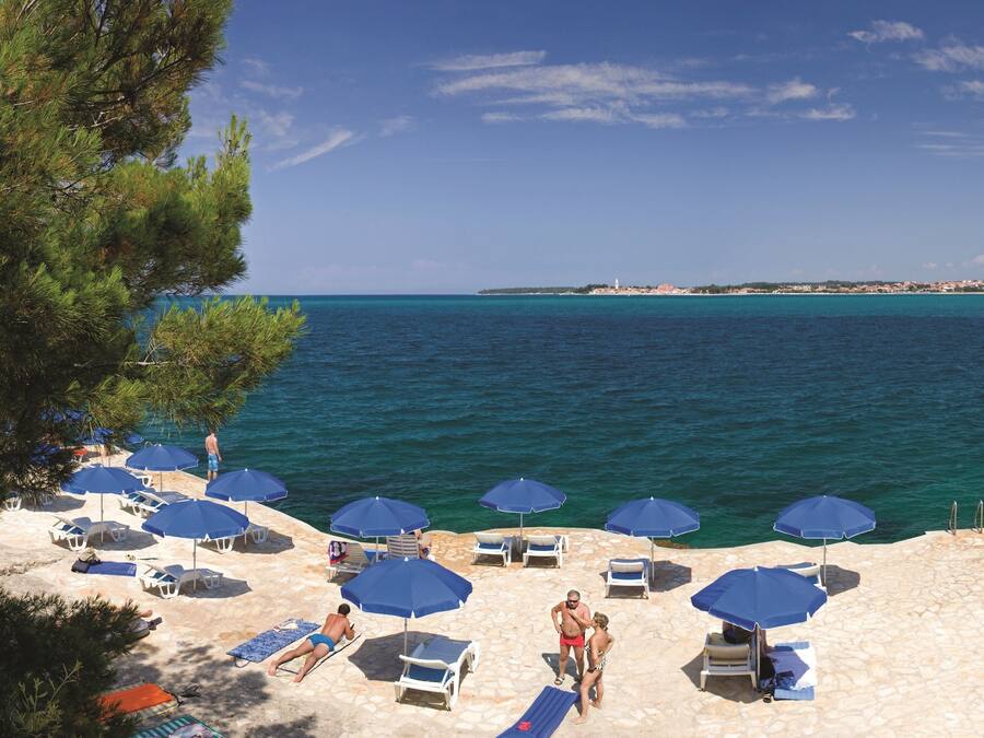 Beach nearby, sun-loungers, beach umbrellas, beach volleyball