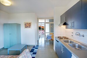 Sunset Apartment for 2+2 Seaside | Living area | 0-inch TV with satellite channels - Lanterna Resort (Tar-Vabriga)