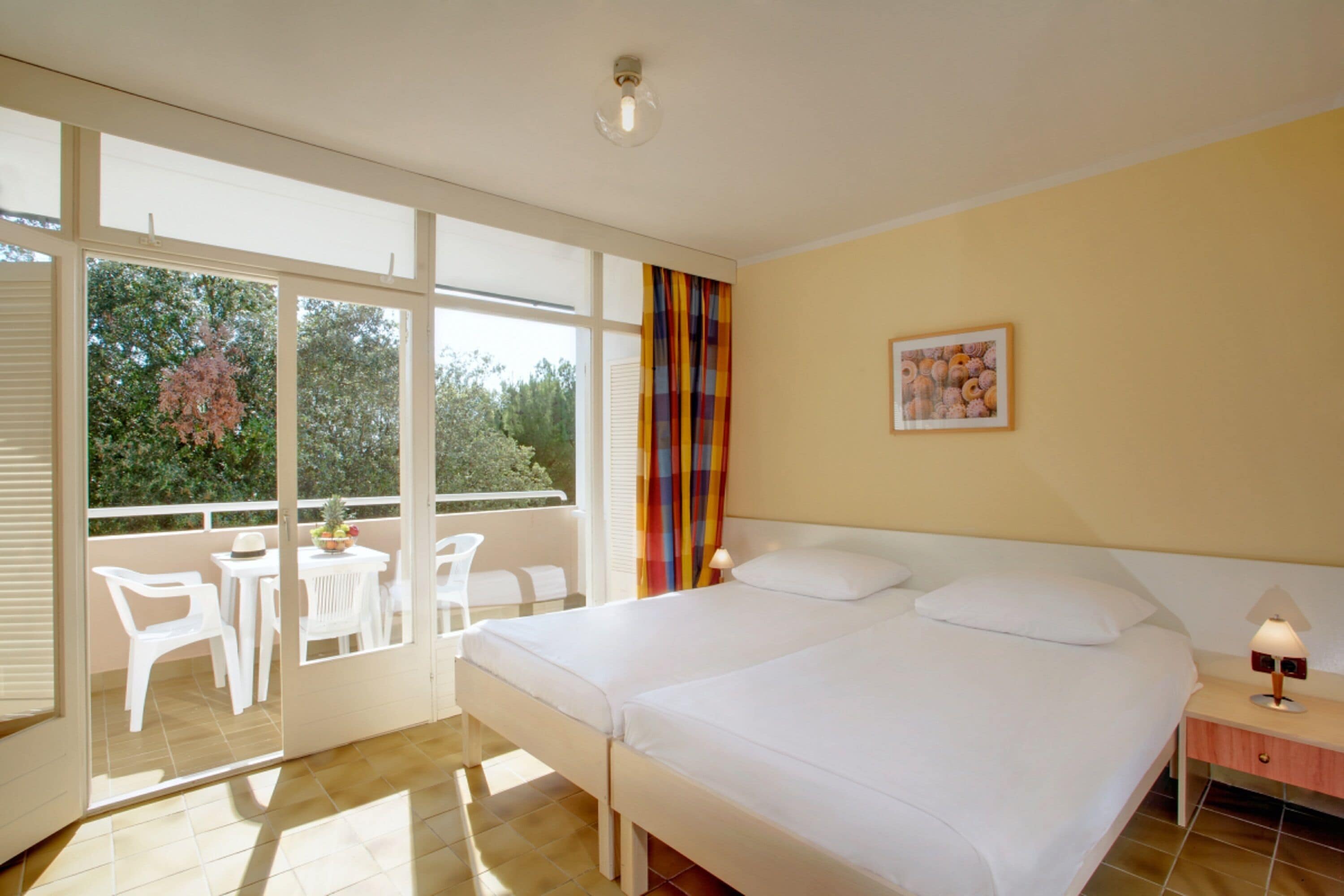1 bedroom, desk, blackout drapes, bed sheets