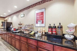 Free continental breakfast  - Econo Lodge Inn & Suites Marianna South (Marianna)