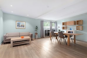 Hypo-allergenic bedding, pillow-top beds, desk, blackout curtains - Aiden by Best Western Haugesund Airport (Karmoy)