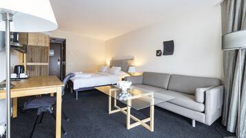 Superior Room | Hypo-allergenic bedding, pillowtop beds, desk, blackout drapes