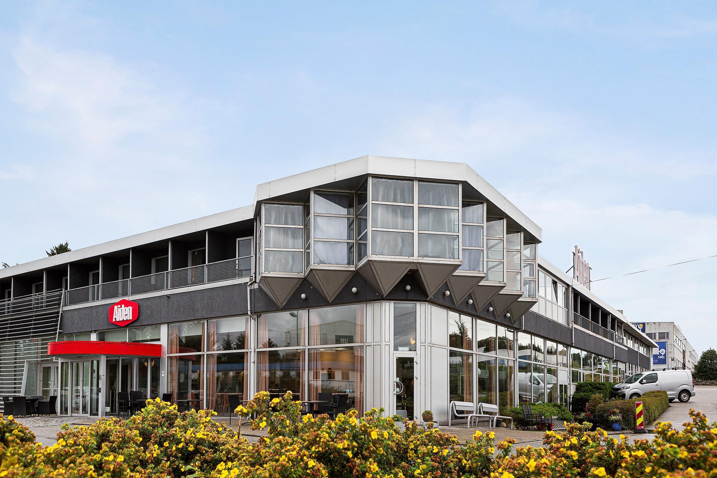 Allergitestet sengetøy, senger med overmadrass og skrivebord