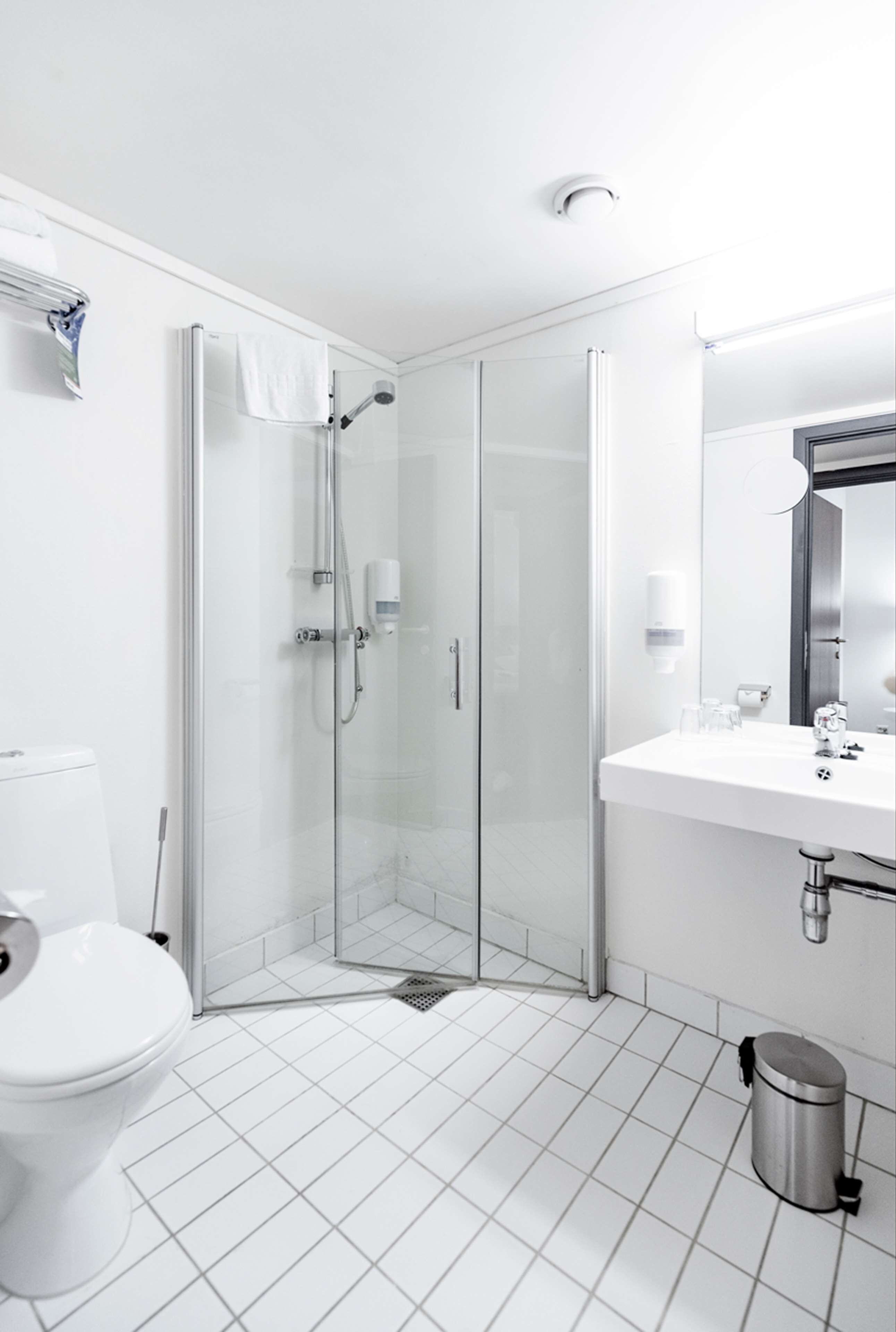 hypo-allergenic bedding, pillow-top beds, desk, blackout curtains