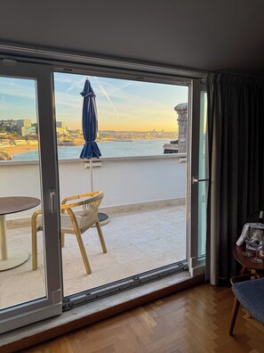 Grand Deluxe Sea View | Terrace/patio - Villa Cascais (Cascais)