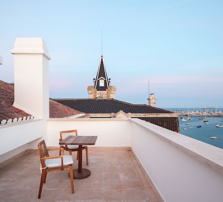 Grand Deluxe Sea View | Terrace/patio