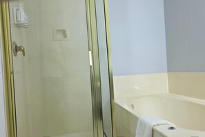 Deluxe Room, 1 King Bed, Non Smoking | Bathroom | Combined shower/tub, free toiletries, hair dryer, towels