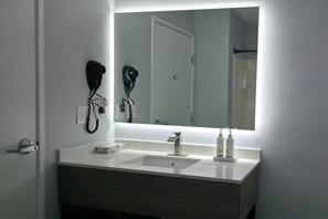 Suite, 1 King Bed, Non Smoking | Bathroom - Baymont by Wyndham Louisville Southwest (Louisville)