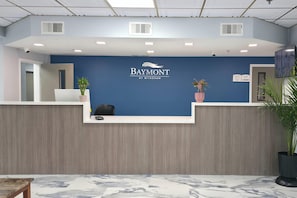Lobby - Baymont by Wyndham Louisville Southwest (Louisville)