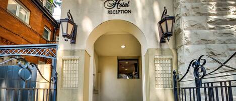 Entrada al alojamiento