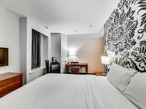 Iron/ironing board, rollaway beds, free WiFi, bed sheets - Isabella Hotel and Suites (Toronto)