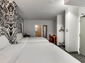 Chambre Deluxe, 2 grands lits | Fer et planche à repasser, lits pliants/supplémentaires, Wi-Fi gratuit