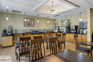Free buffet breakfast - Best Western Plus University Inn (Olean)