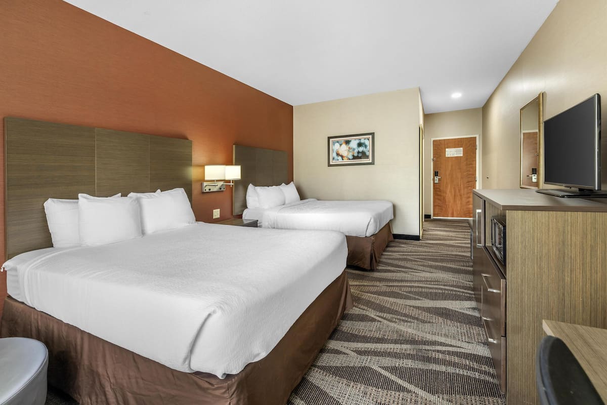 Standard Room, 2 Queen Beds, Non Smoking, Refrigerator & Microwave | Premium bedding, desk, laptop workspace, blackout drapes