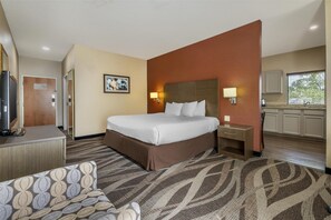 أغطية فراش متميزة ومكتب ومساحة عمل للكمبيوتر المحمول وستائر تعتيم