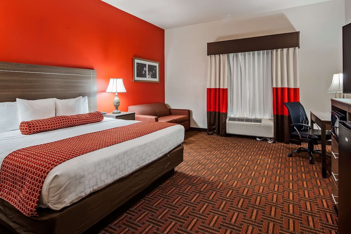 egyptian cotton sheets, premium bedding, in-room safe, desk