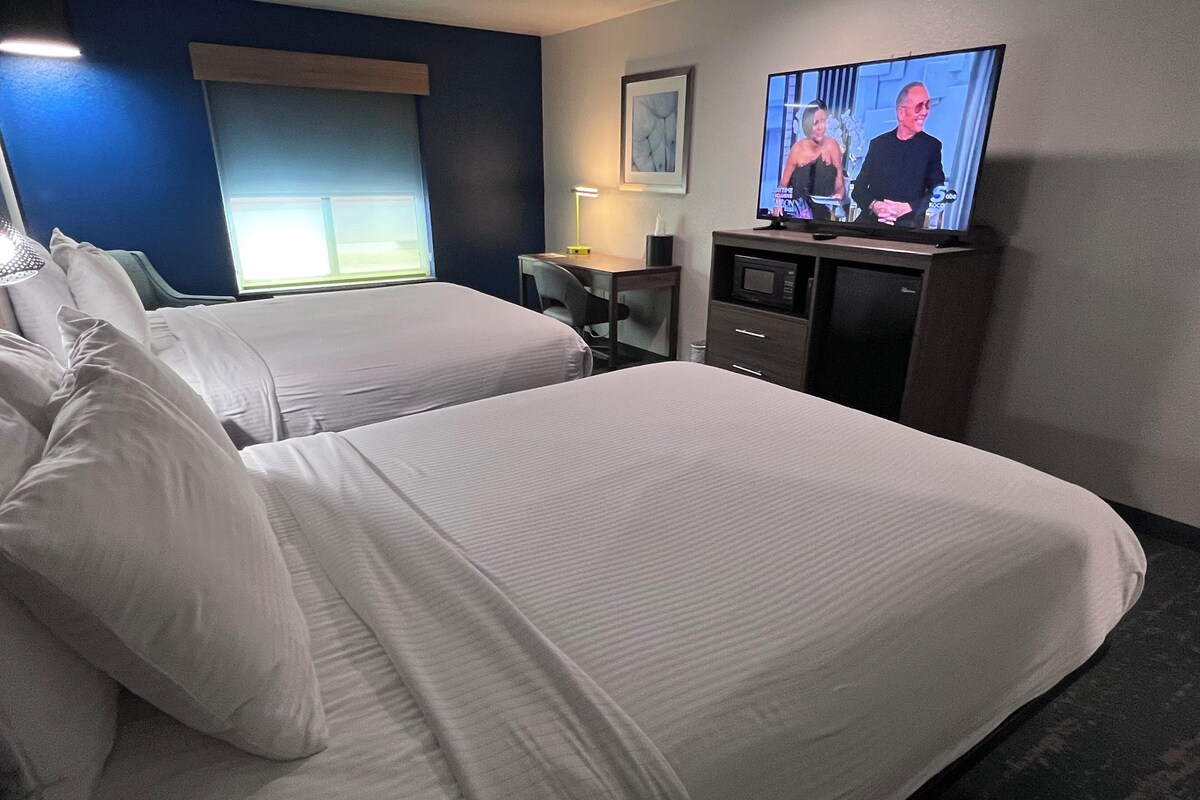 Standard Room, 2 Queen Beds, Non Smoking, Microwave | Egyptian cotton sheets, premium bedding, in-room safe, desk