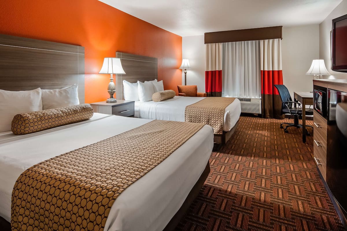 standard room, 2 queen beds, non smoking, microwave | egyptian cotton sheets, premium bedding, in-room safe, desk