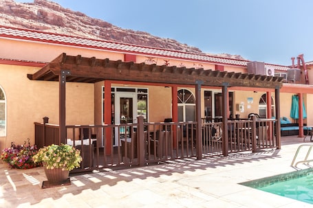 Outdoor dining. Aarchway Inn