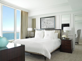 Classic Suite | Egyptian cotton sheets, premium bedding, pillowtop beds, minibar at Acqualina Resort & Residences On The Beach