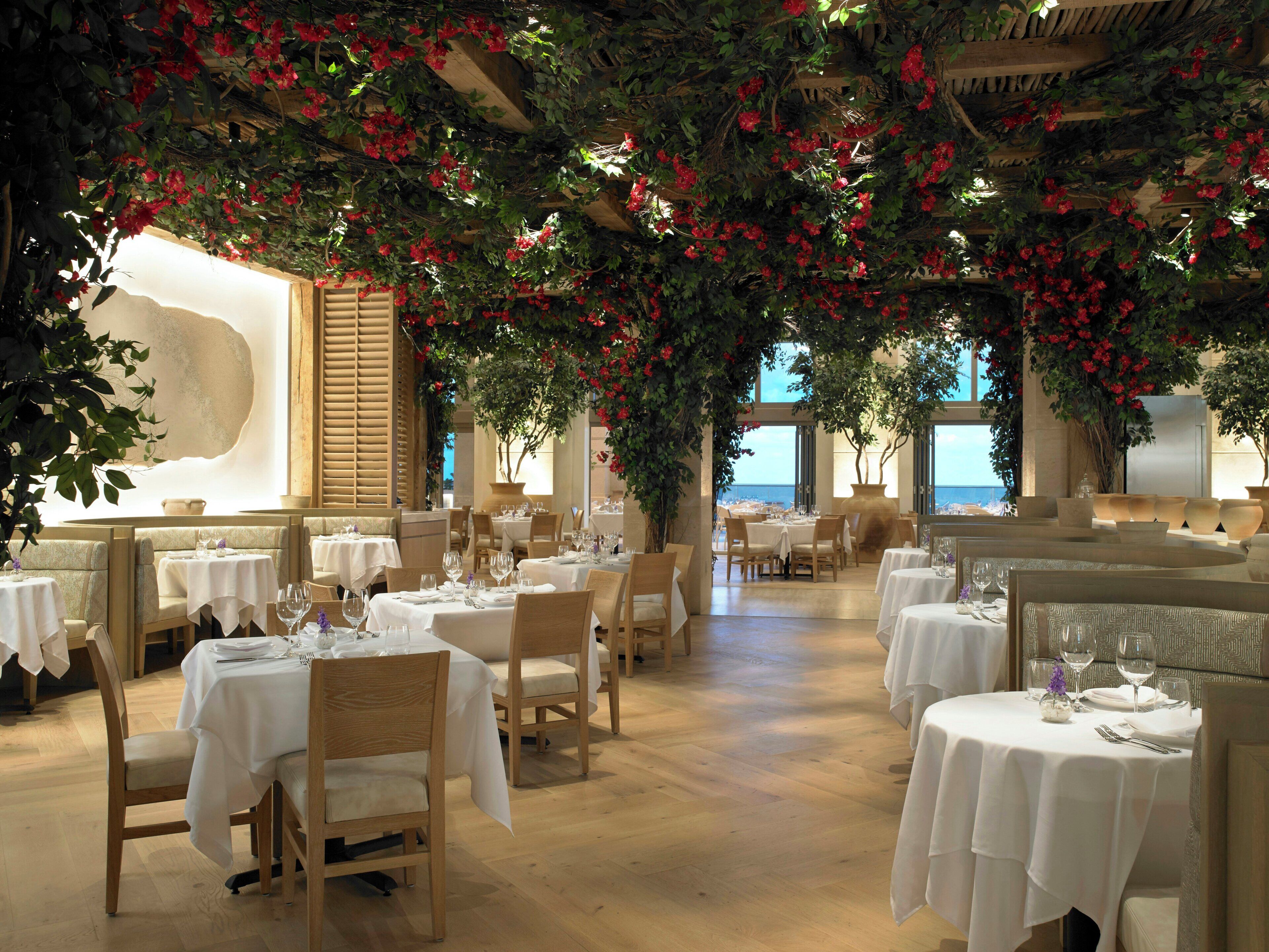4 restaurants; lunch and dinner served
