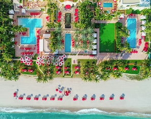 Aerial view - Acqualina Resort & Residences On The Beach (Sunny Isles Beach)