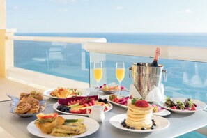 Daily full breakfast for a fee - Acqualina Resort & Residences On The Beach (Sunny Isles Beach)