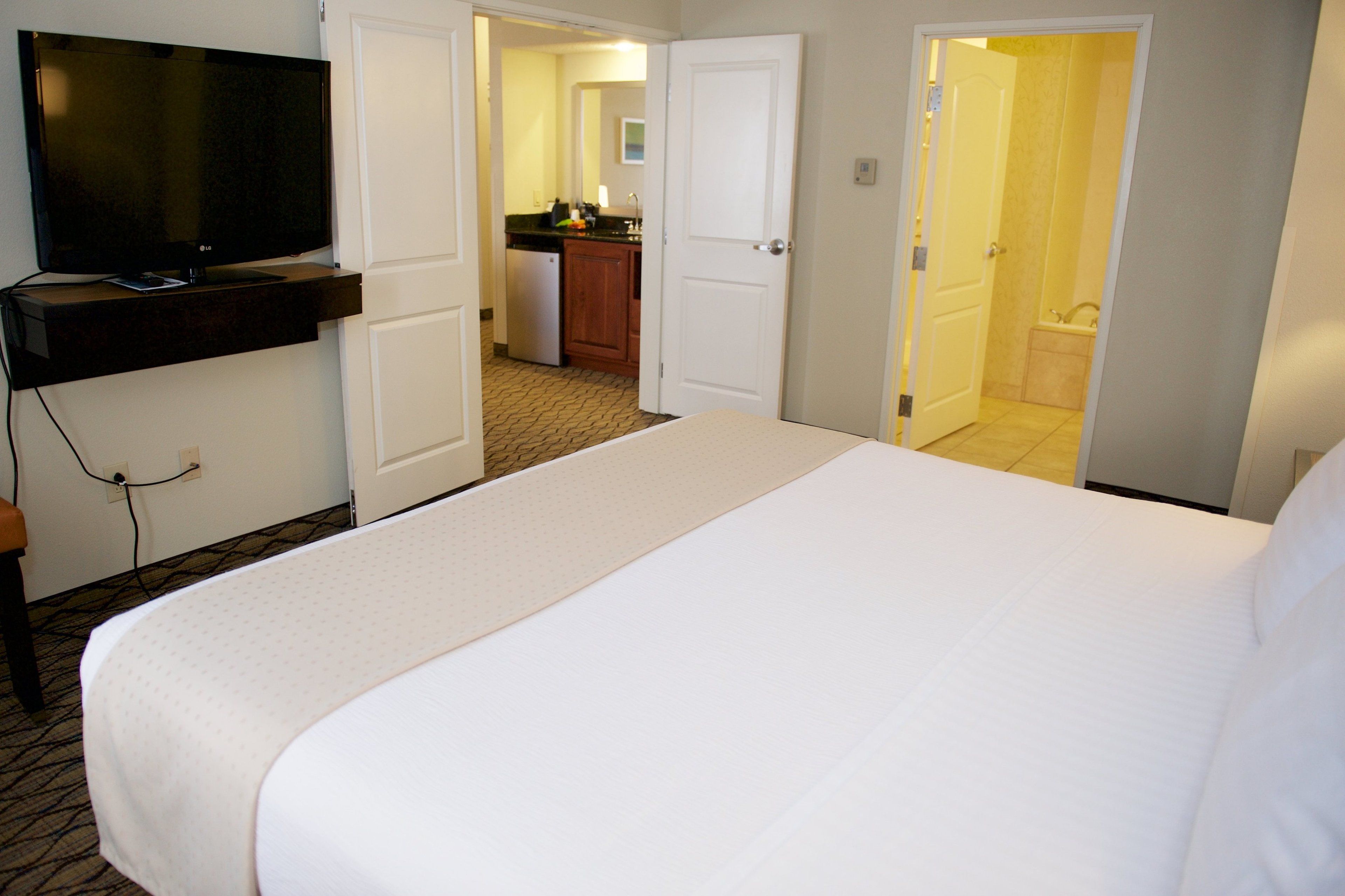 suite, 1 bedroom, kitchen (living area) | in-room safe, desk, soundproofing, iron/ironing board