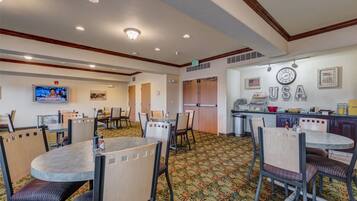 Desayuno buffet diario (USD 14.95 por persona)