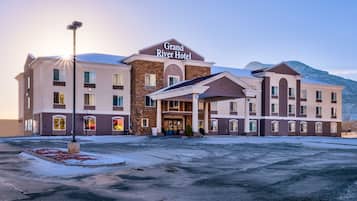 Vista frontal de la propiedad