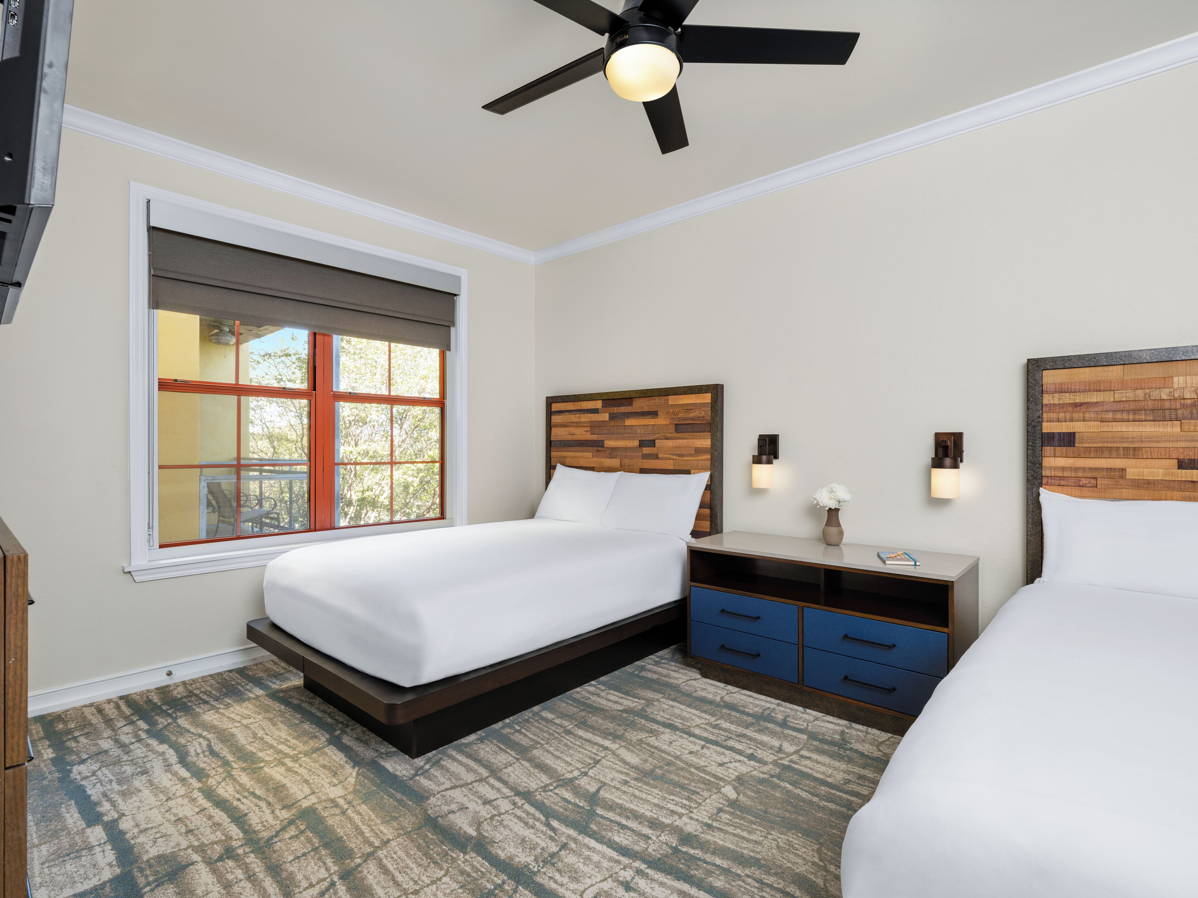 premium bedding, pillow-top beds, in-room safe, desk