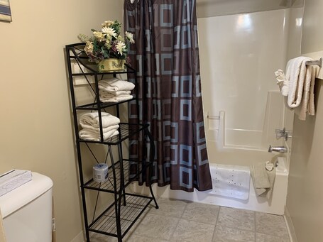 Oak Square Rentals - Image 6