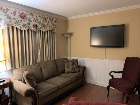 Oak Square Rentals - Image 31