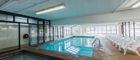 Piscine couverte, piscine extérieure (ouverte en saison)