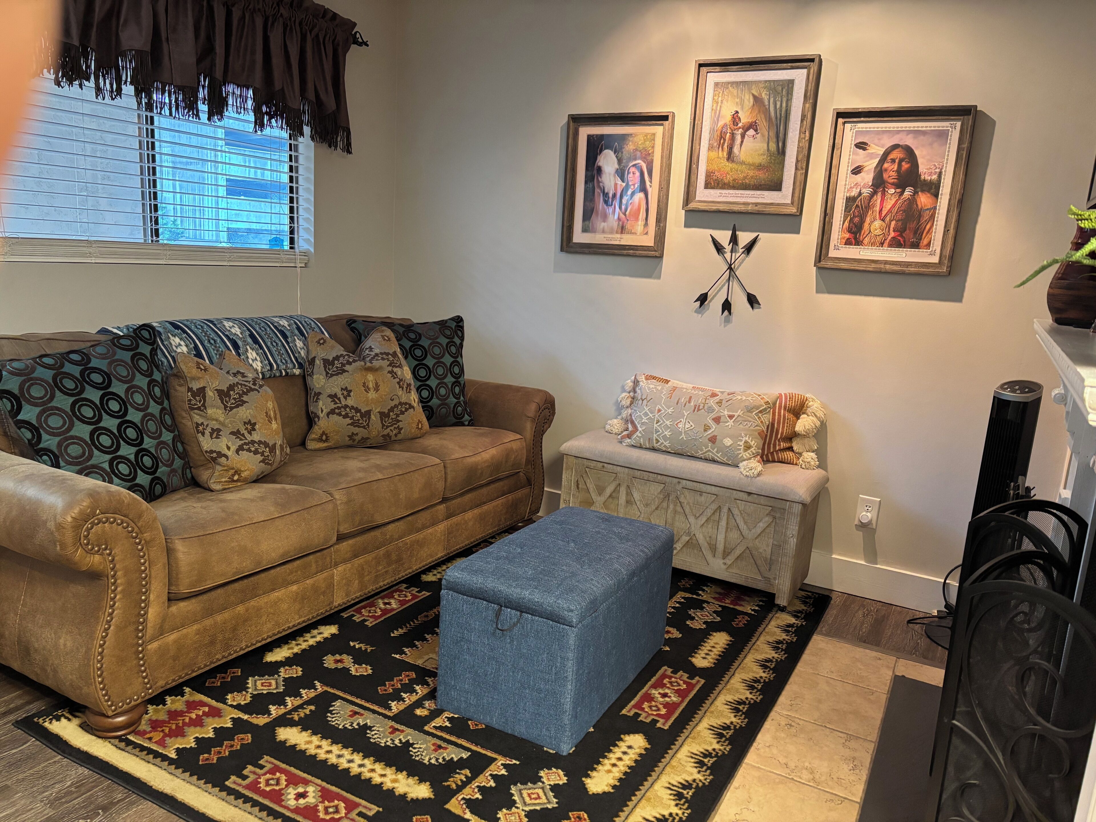 Condo, 1 quarto (106) | Área de estar | TV, lareira