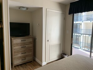 Condo, 1 Bedroom (211) - Oak Square Rentals (Gatlinburg)