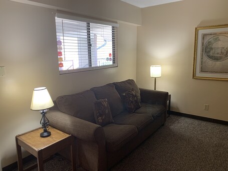 Oak Square Rentals - Image 30