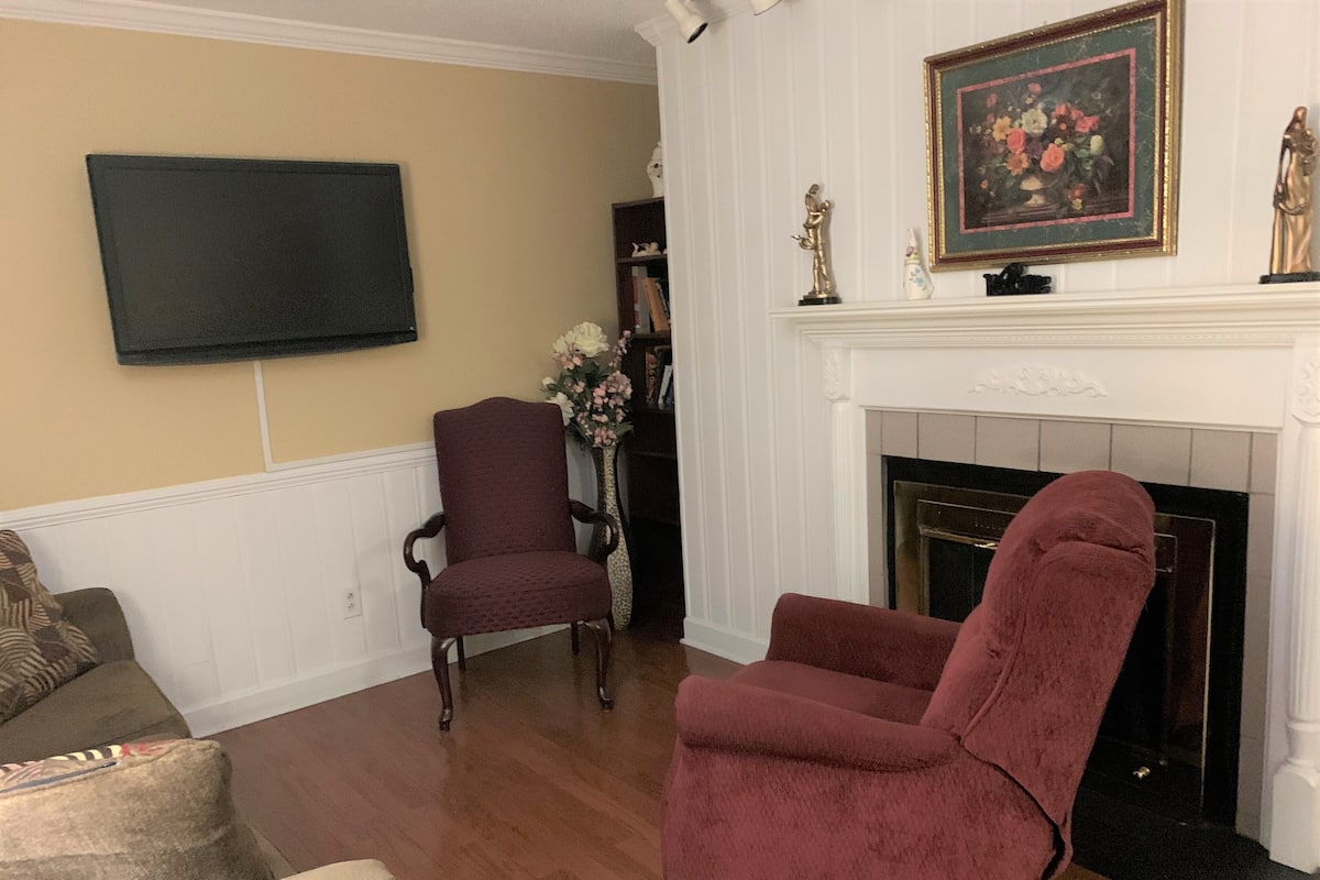 Condo (110) | Living area | TV, fireplace