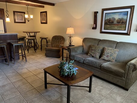 Oak Square Rentals - Image 25