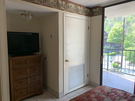 Oak Square Rentals - Image 8