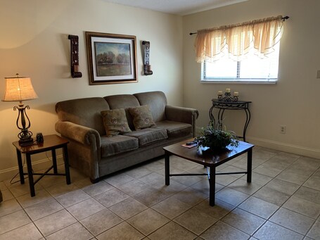 Oak Square Rentals - Image 26
