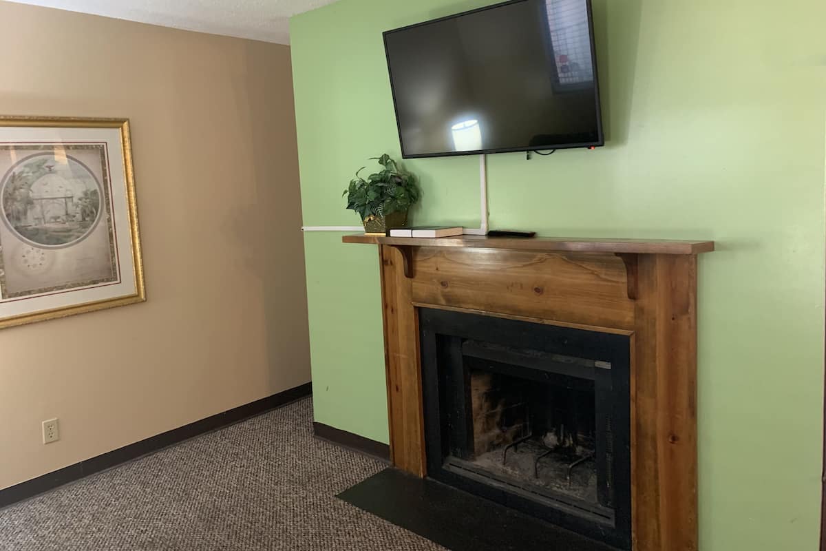 Condo, 1 Bedroom (410) | Living area | TV, fireplace